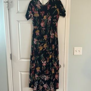 Boutique bought high, low floral dress. Size large.